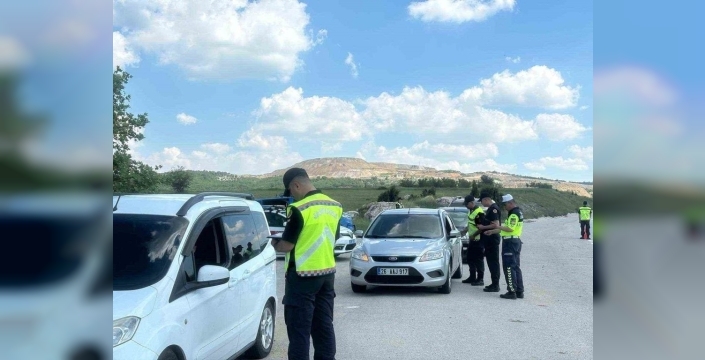 Bayramda Söğüt’te geniş güvenlik önlemleri: 321 kişi ve 144 araç didik didik arandı