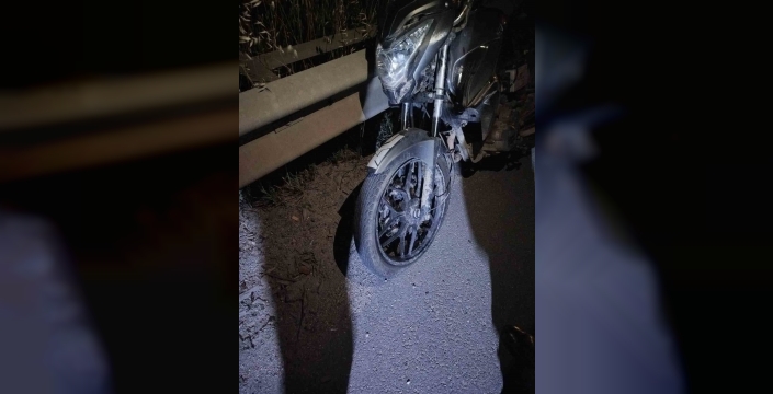 Bilecik'te gece vakti tehlikeli devrilme: Motosikletli genç hastanelik oldu