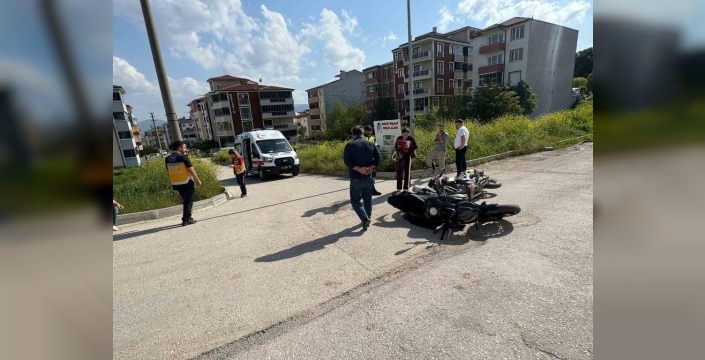 Bilecik'te kavşakta feci kaza: İki motosiklet çarpıştı, 2 yaralı