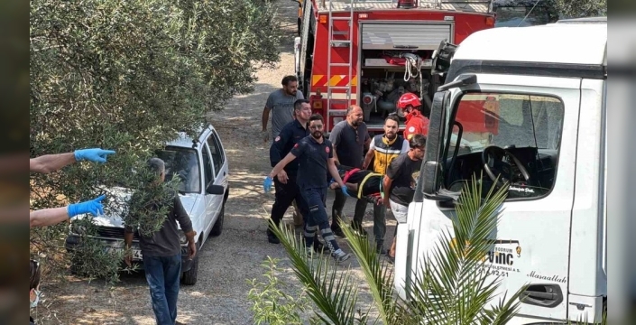 Bodrum'da yürekleri ağza getiren kaza: Kamyon devrildi, içeridekiler tehlike atlattı