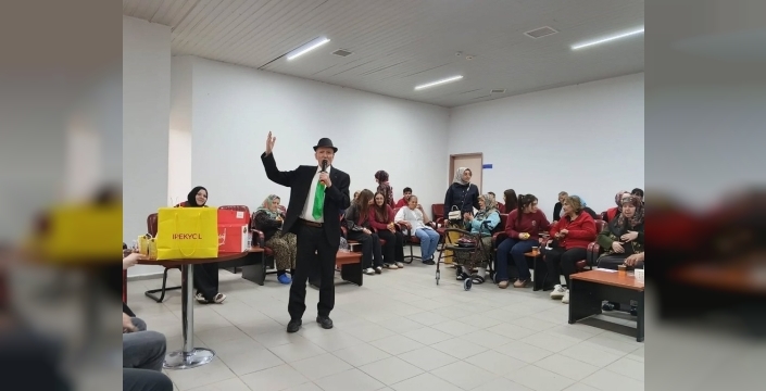 Bozüyük lisesi öğrencileri, huzurevi sakinlerine bayram neşesi taşıdı