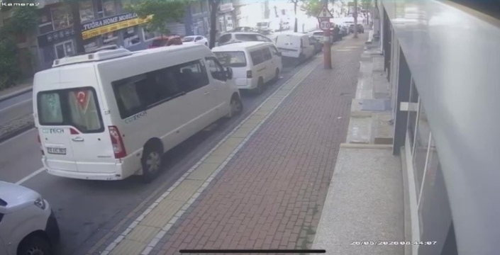 Bursa'da kaza: 6 araca çarpan sürücü takla atarak durdu