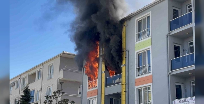 Çanakkale'de yangın paniği: Kadın, alevlerin ortasında kurtarıldı