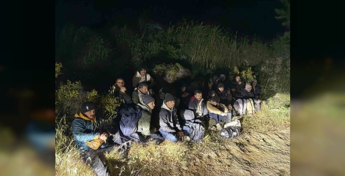 Çeşme'de göçmen kaçakçılığı operasyonu: 21 düzensiz göçmen yakalandı