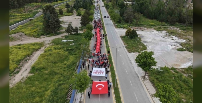 Çorum'da gençlerden anlamlı yürüyüş: Şehitlere saygı ve vefa