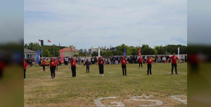 Didim'de 19 Mayıs coşkusu: Sahnelenen Kurtuluş Savaşı oratoryası ve dans gösterileri nefes kesti