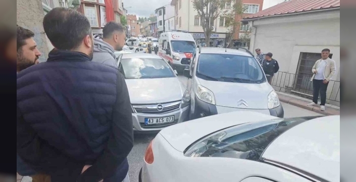 Direksiyon başında fenalaşan sürücü dehşet saçtı: Kaza sonrası hastaneye kaldırıldı