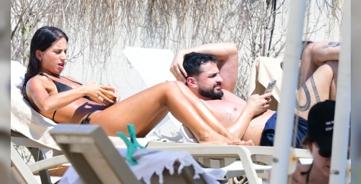 Ekin Mert Daymaz'ın Bodrum tatili: Plajda yeni bir dostluk başladı