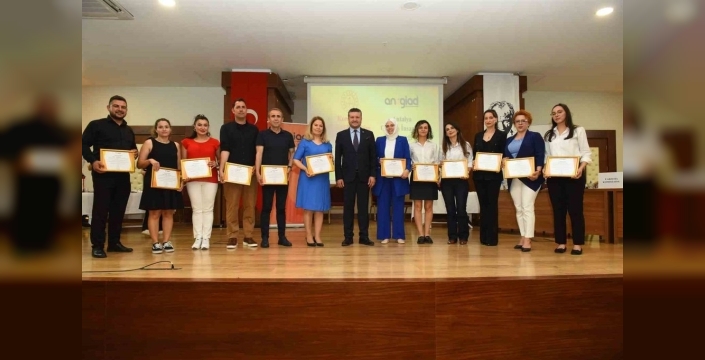 Genç zihinler, bilgi yarışmasında kıyasıya mücadele etti