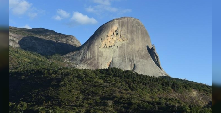 Göz kamaştıran doğa: Pedra Azul günde 36 kez renk değiştiriyor
