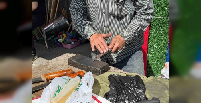Iğdır'da Kurban Bayramı öncesi bıçak bileyicilere yoğun ilgi