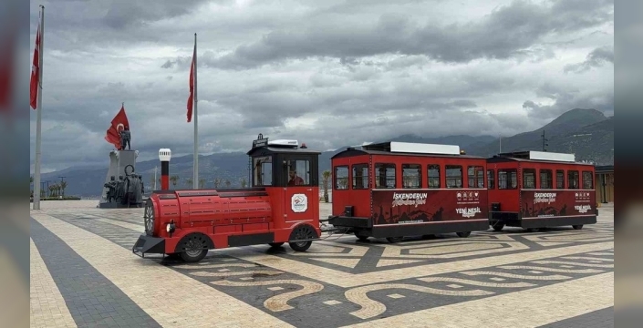 İskenderun sahili, ücretsiz nostaljik trenle yeniden canlanıyor