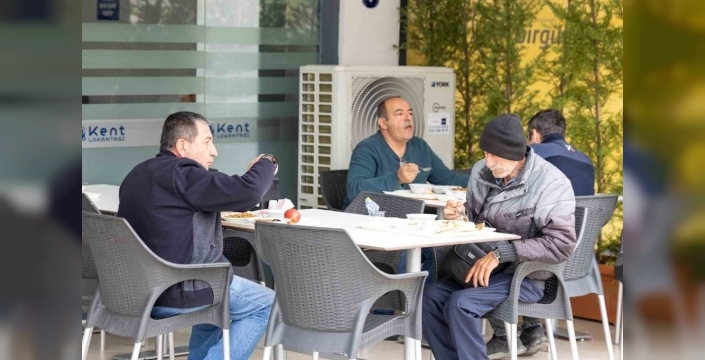 İzmir'de Kent Lokantaları, dar gelirli vatandaşları sevindiriyor
