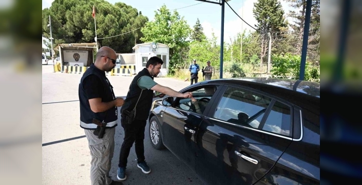 İzmir Emniyeti, bayramda güvenliği en üst seviyeye taşıdı