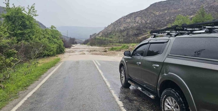Karabük'te sağanak yağış, hayatı durma noktasına getirdi
