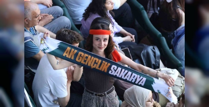 Kocaeli'de gençlik şöleni: Erdoğan öncesi on binlerce genç sahneye akın etti