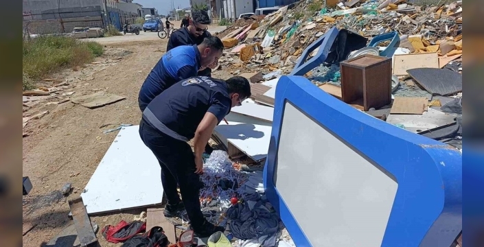 Manavgat'ta çöpten yükselen alevler iş yerlerini tehdit etti, zabıta harekete geçti