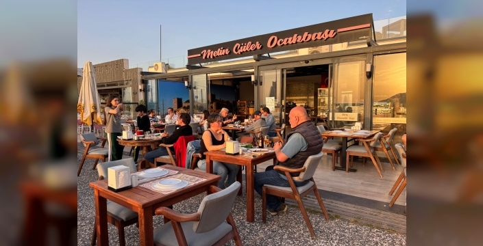 Metin Güler Ocakbaşı Turgutreis’te Lezzet ve Manzarayı Buluşturuyor