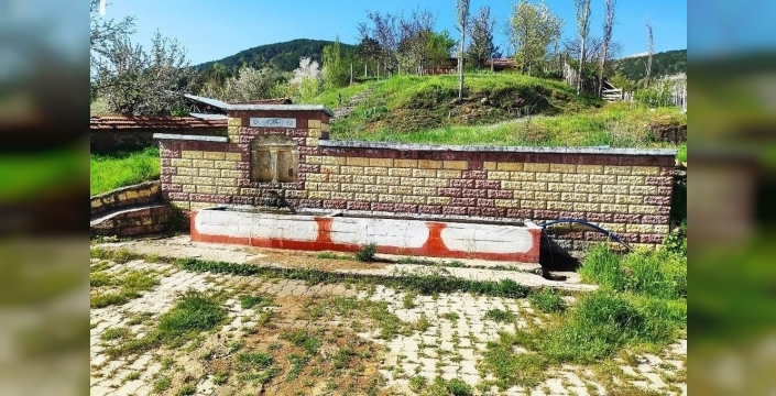 Murat Dağı'nın eteğindeki Cebrail köyü, asırlık çeşmeleriyle ziyaretçileri büyülüyor