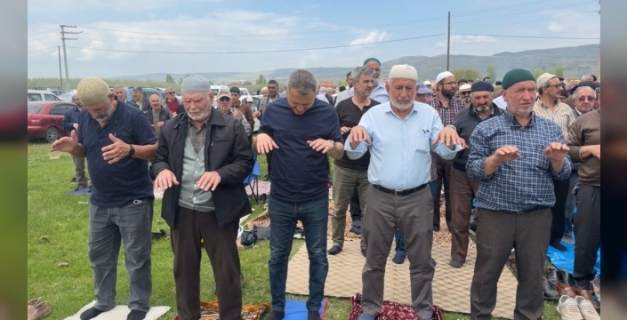 Mutallip'te bereket coşkusu: Yağmur duası bu yıl şükre döndü