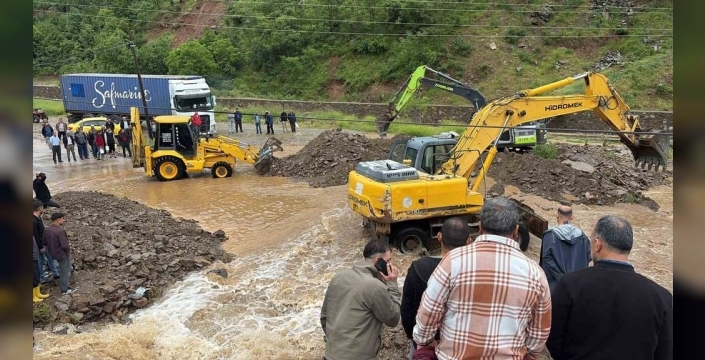 Osmaniye'de heyelan felaketi: 6 tır zarar gördü