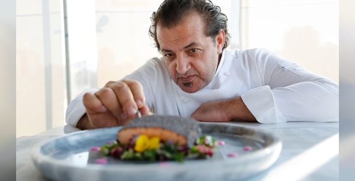 Şef Mehmet Yalçınkaya'nın yeni restoranı Bodrum'da açıldı