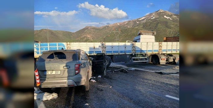 Tatvan-Van karayolunda kan donduran kaza: 1 ağır, 6 yaralı!