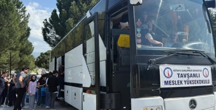 Tavşanlı MYO öğrencileri kariyer fuarında önemli adımlar attı