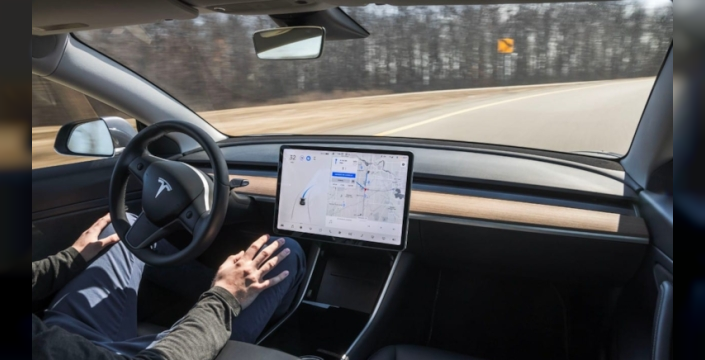 Tesla, Hollanda'da otopilot özelliğini kaldırarak abonelik modeline geçiş yaptı