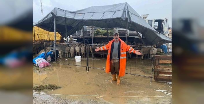 Turgutlu'da sağanak yağış, hayatı felç etti