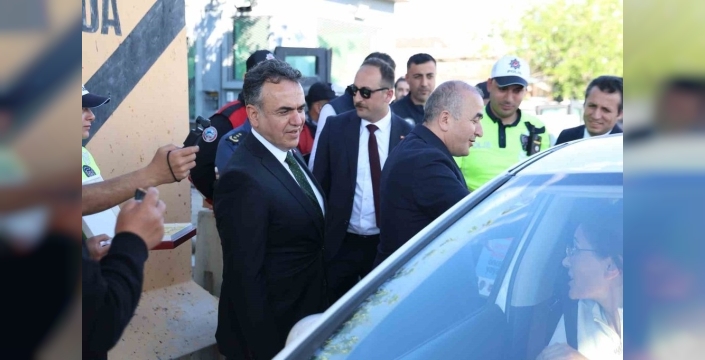 Vali Hatipoğlu, bayramda görev başındaki ekiple bir araya geldi