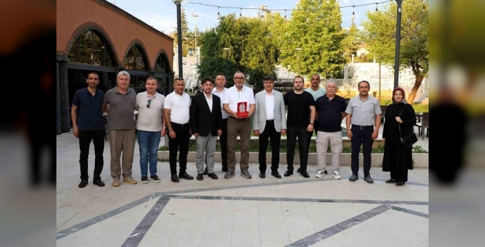 44 yıllık alın teri, Söğüt'te alkışlarla emekliliğe uğurlandı