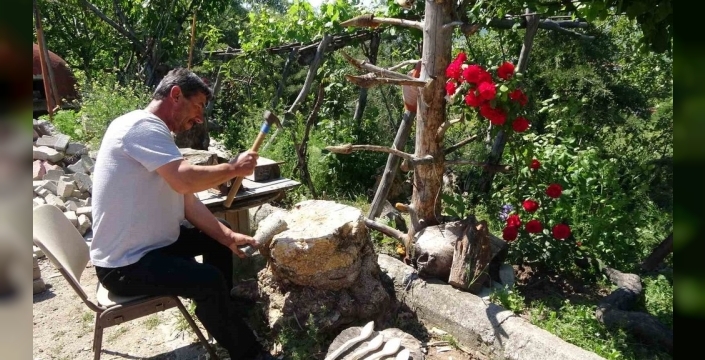 Ahşap oymacılığı, sigara ve kahvehane alışkanlığından kurtulmanın anahtarı oldu