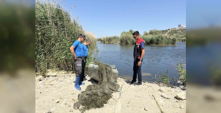Aliağa'da yasa dışı avcılığa darbe: 50 metrelik dev ağ sudan çıkarıldı