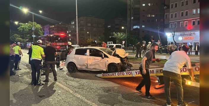 Atakum'da dehşet: Kontrolden çıkan otomobil karşı şeride dalıp can aldı, 5 yaralı!