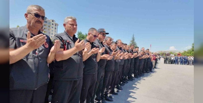 Ateşle imtihan: Kahraman itfaiyeci son yolculuğuna uğurlandı