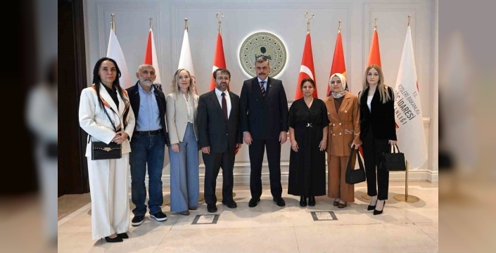 Bakan Çiftçi: Sokak köpeklerini yıl sonuna kadar barınaklara toplayacağız