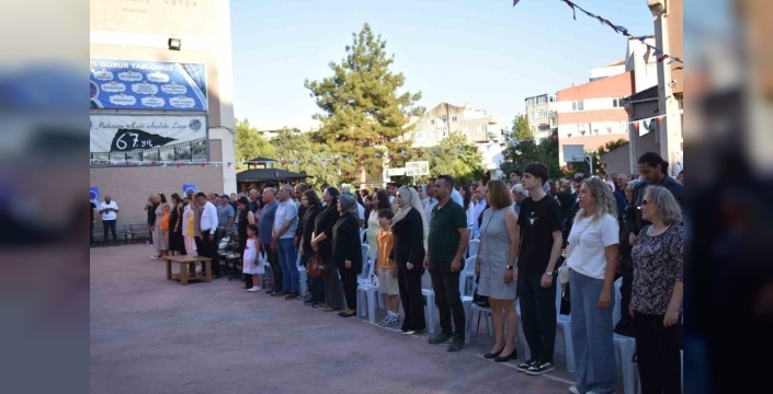Balıkesir'de mezuniyet coşkusu: 157 öğrenci kep attı