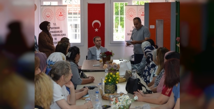 Bayındır'da kadın kursiyerlere ödül töreni