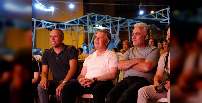 Buharkent'te açık hava sineması keyfi