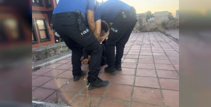 Bursa'da intihar girişimindeki genç, polis tarafından son anda kurtarıldı