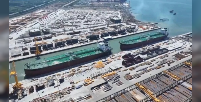 Çin'den rekor: Aynı gün denize indirilen dev tankerler göz kamaştırdı