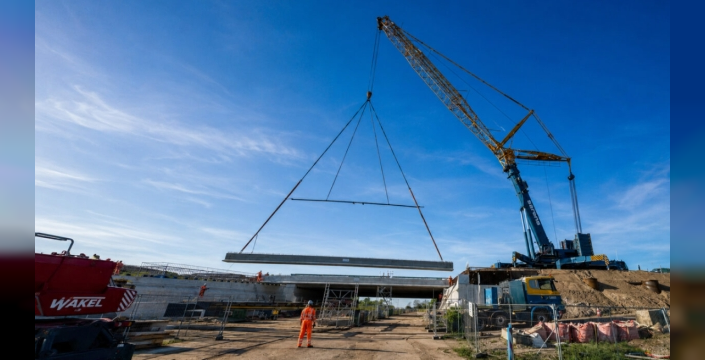 Dev beton kirişlerin montajı sadece bir günde tamamlandı