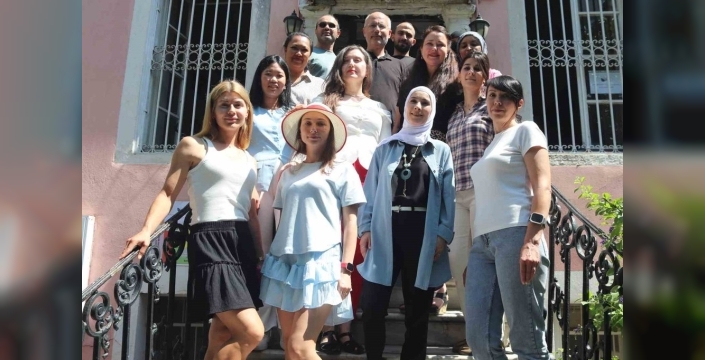 Dillerini öğrenip kalplerini fethediyorlar: Yabancı gelinler Türkçe ile hayata tutunuyor