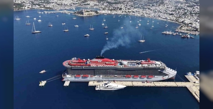 Dünyaca ünlü kruvaziyer Scarlet Lady, Bodrum'da büyük ilgi gördü