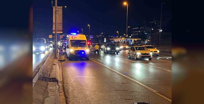 E5’te ölümcül kaza: Motosiklet aydınlatma direğine böyle çarptı, 2 can yitip gitti