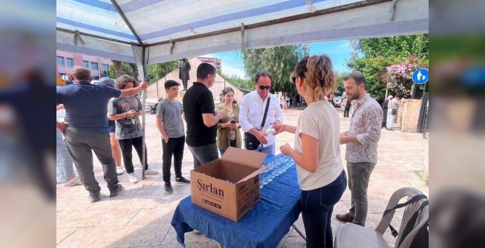 Efeler Belediyesi'nden YKS'ye giren öğrencilere ve ailelerine serinletici jest