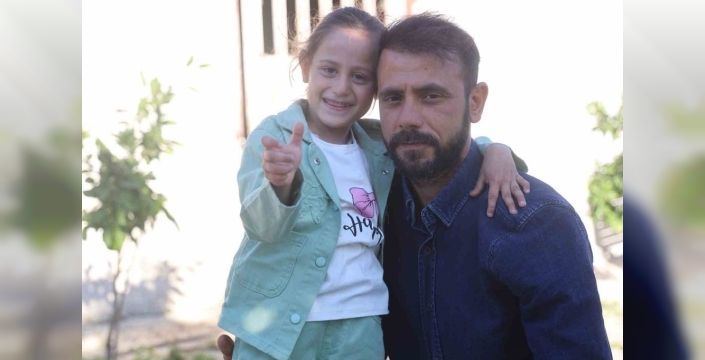 Enkazdan kurtulan Zeynep, kaybettiği ailesinin yerine amcasını 'baba', yengesini 'anne' bildi