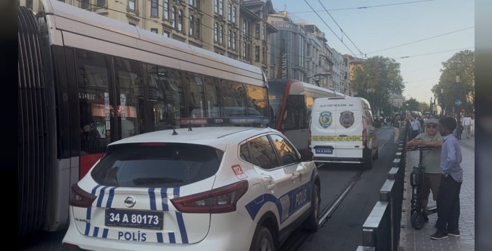 Fatih’te tramvayın altında kalarak hayatını kaybeden çocuğun cenazesi adli tıpa kaldırıldı