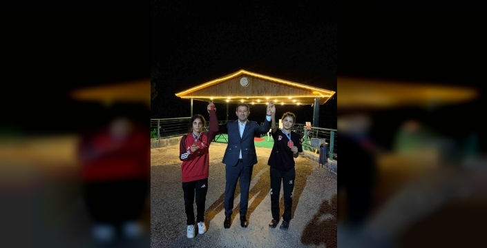 Feke'nin yiğit kızları Sivas'ta tarih yazdı, ilçeye gurur madalyaları getirdi